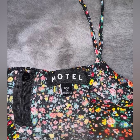 Motel Lotie tie shoulder midi dress. - Picture 6 of 10